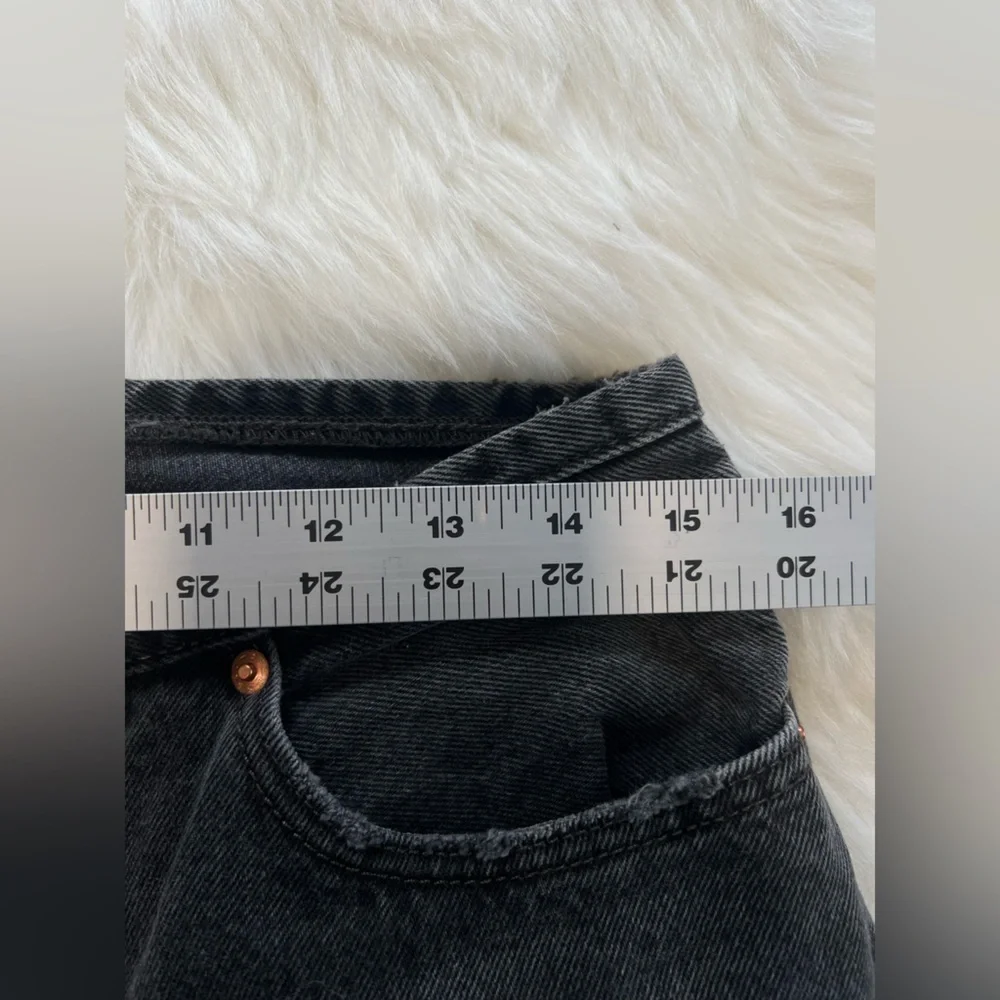 Levi’s woman’s straight leg jeans size large w29L32 light black/gray